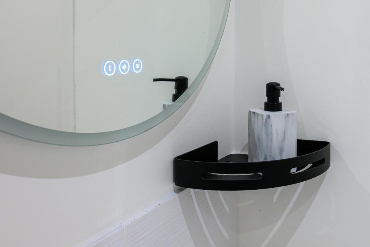 Cinema & Jacuzzi Aux Etoiles - Casabianca Suite Сент Етиен Екстериор снимка