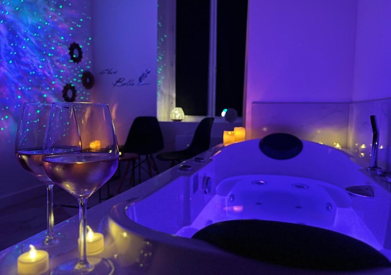 Cinema & Jacuzzi Aux Etoiles - Casabianca Suite Сент Етиен Екстериор снимка